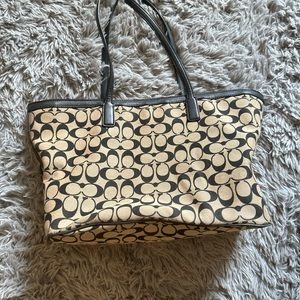 Original Coach. Original Coach pattern. Great condition.